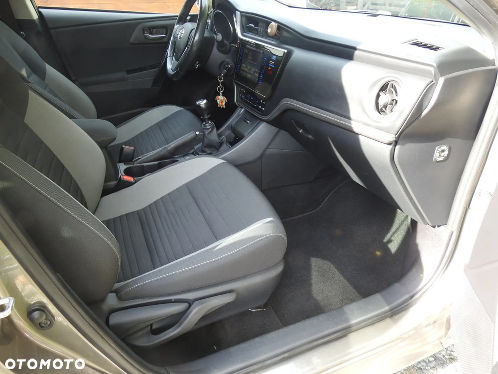 Toyota Auris 1.6 Premium - 8