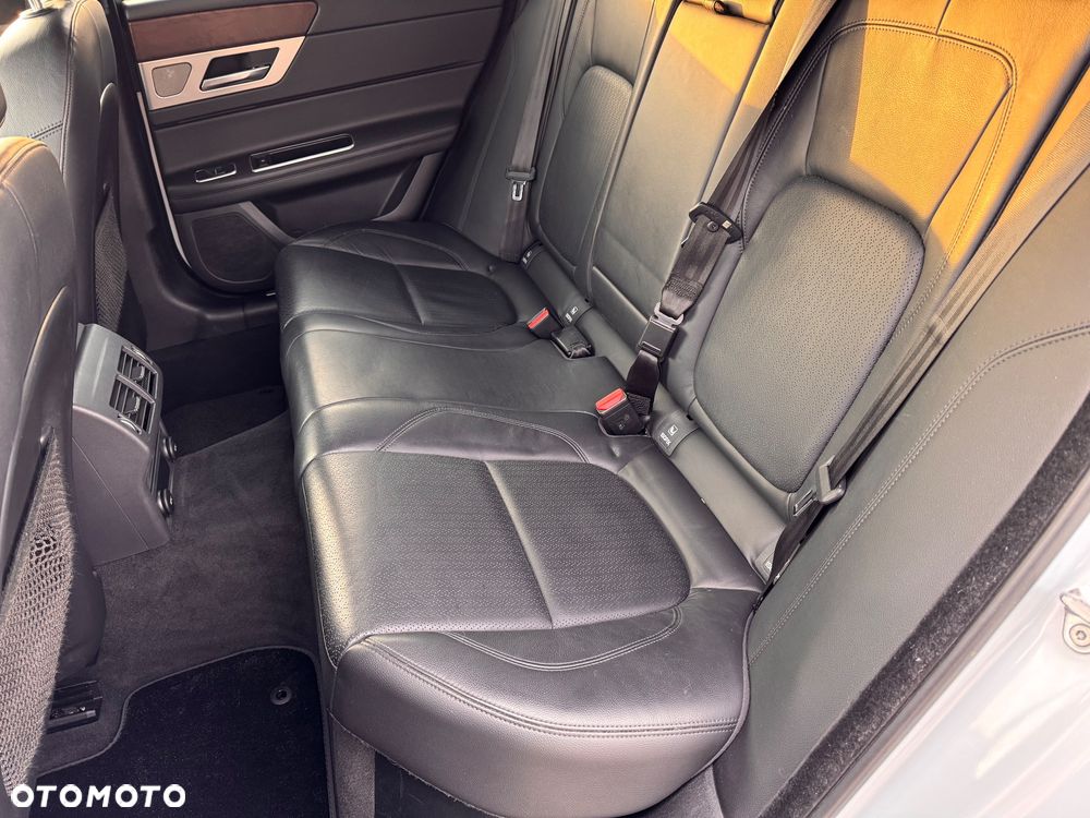 Jaguar XF 20d Prestige - 23