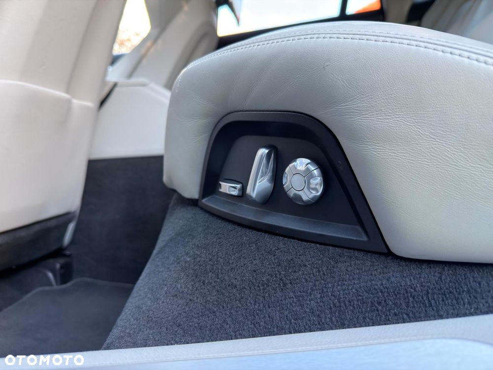 Porsche Panamera Turbo - 35