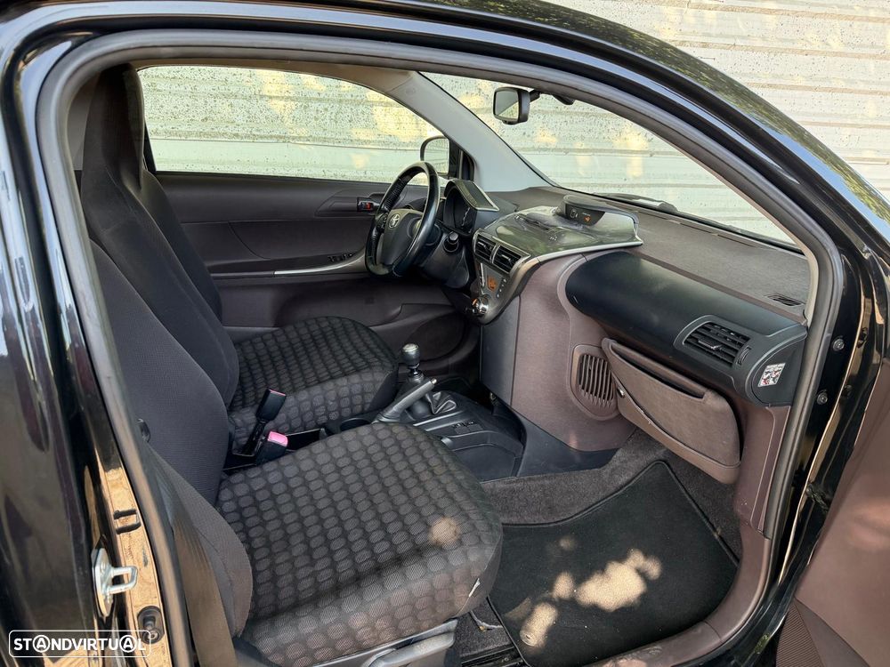Toyota iQ - 5
