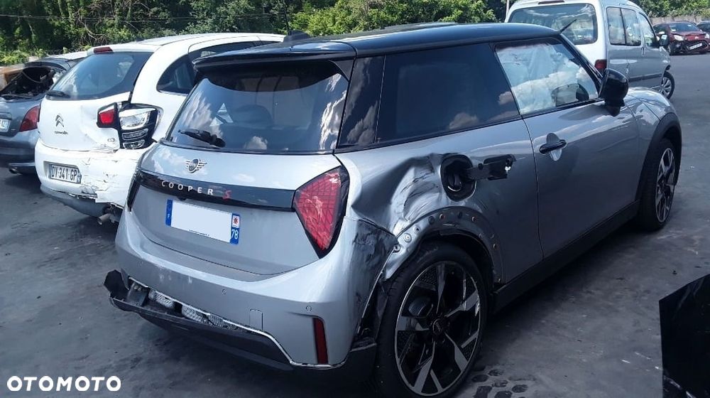 MINI Cooper S Essential Trim - 9