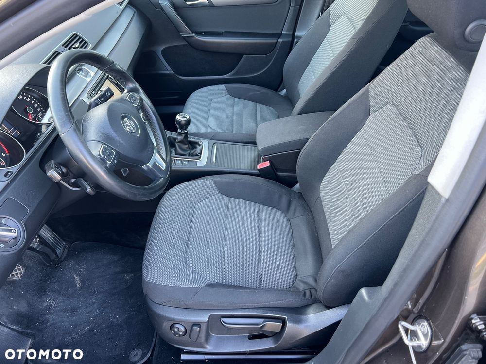Volkswagen Passat 1.6 TDI BMT Comfortline - 14