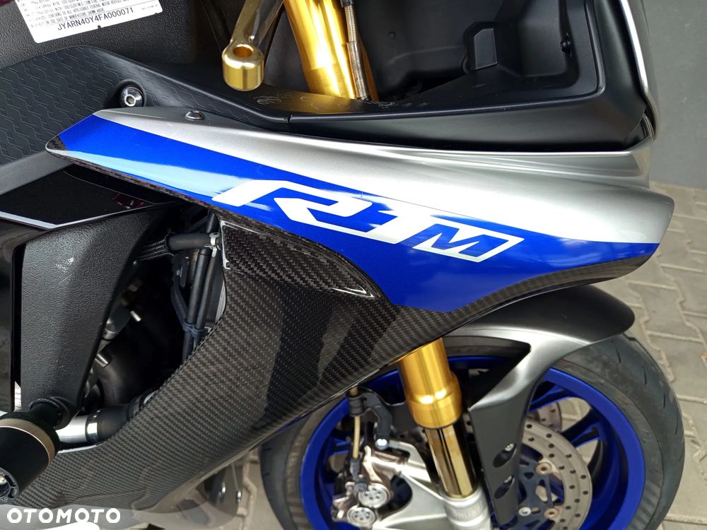 Yamaha R1 - 25