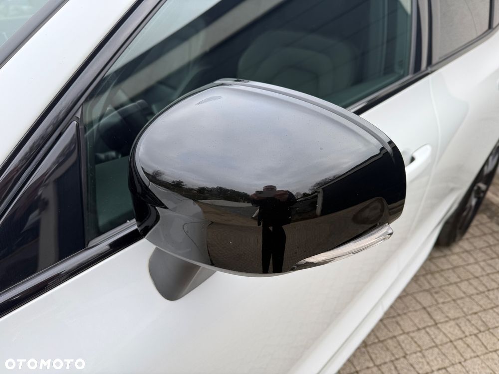 Volvo XC 60 B4 D AWD Plus Dark - 23