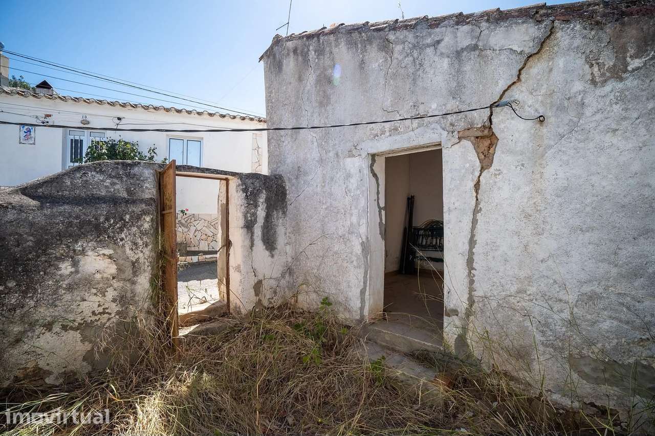 Moradia com terreno para Restaurar em Corte Pinto - Mina São Domingos - Grande imagem: 4/12