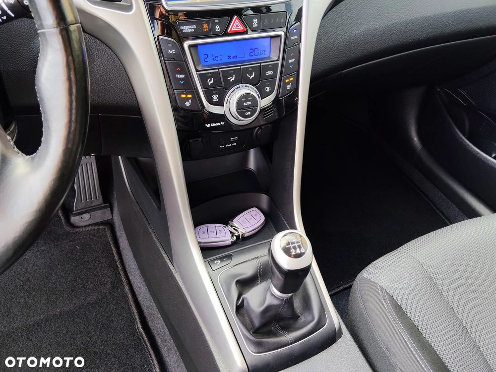 Hyundai i30 blue 1.6 CRDi Premium - 16