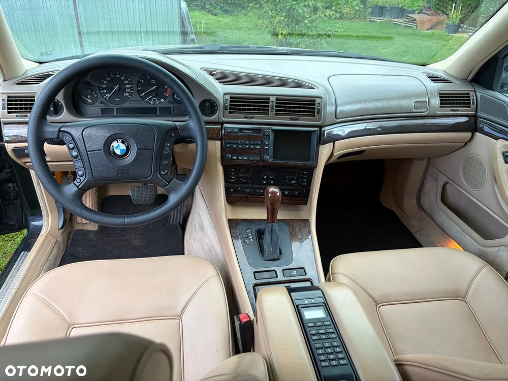 BMW Seria 7 750iL - 11