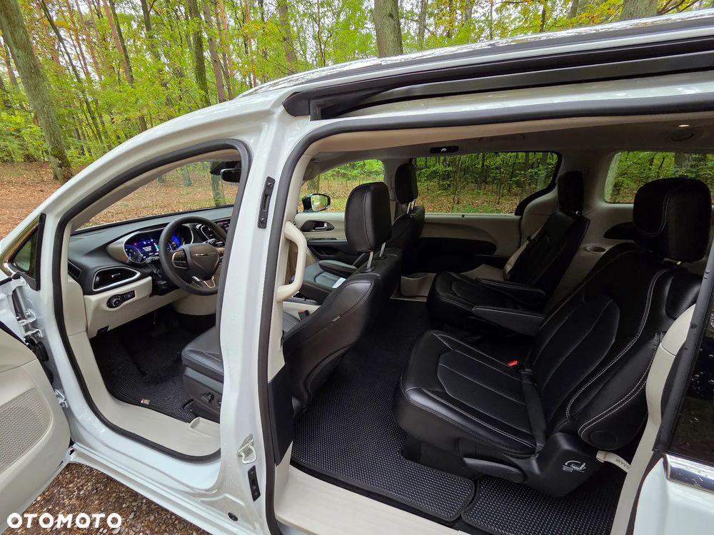 Chrysler Pacifica - 11