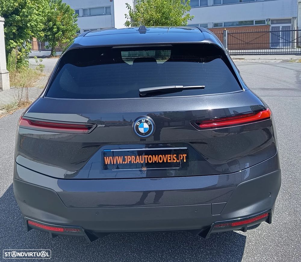 BMW iX xDrive40 - 8