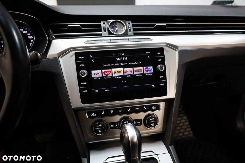 Volkswagen Passat - 17