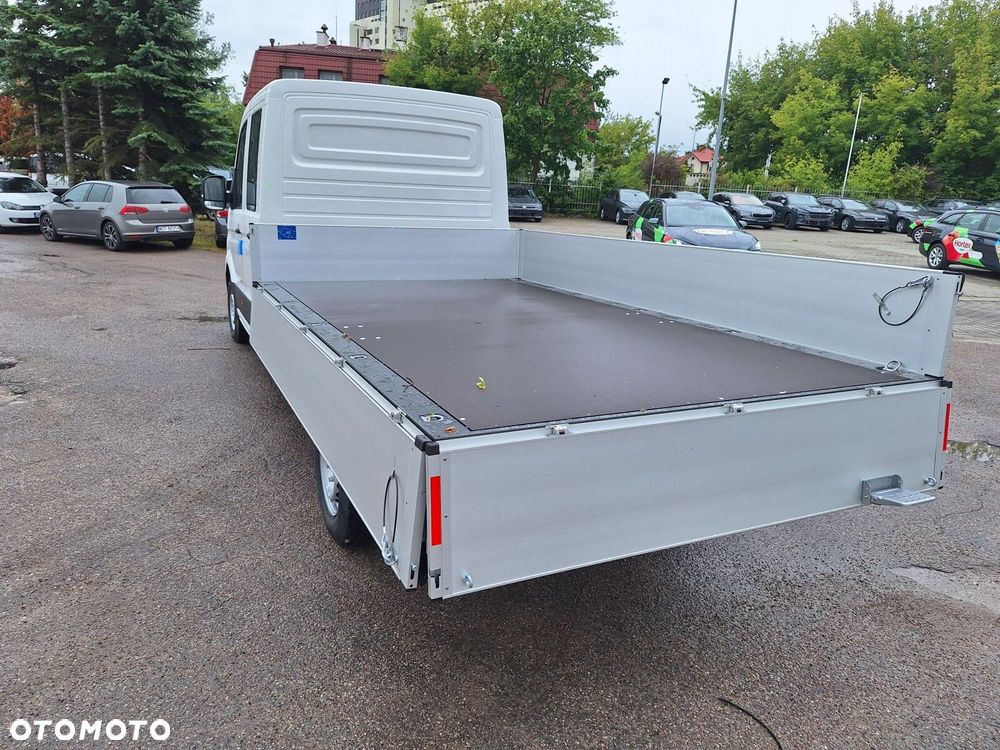 Volkswagen Crafter 35 Skrzyniowy z podwójną kabiną silnik: 2,0 l EU6 SCR 140 KM / skrzynia biegów: Przedni napęd manualna 6-biegowa rozstaw osi: 4490 mm - 14