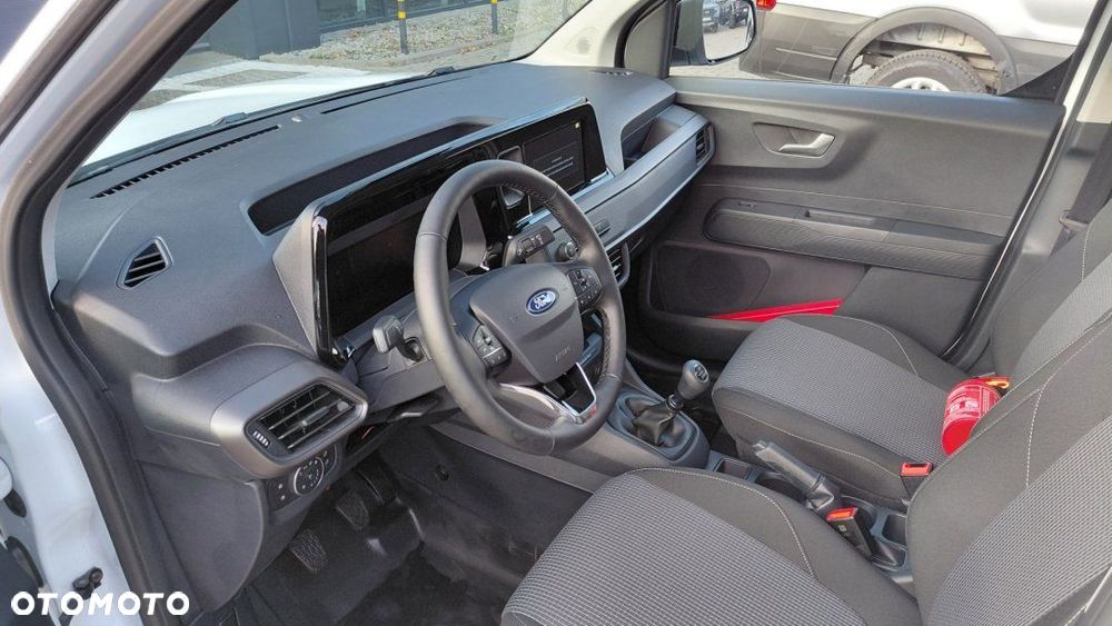 Ford Transit Courier - 10