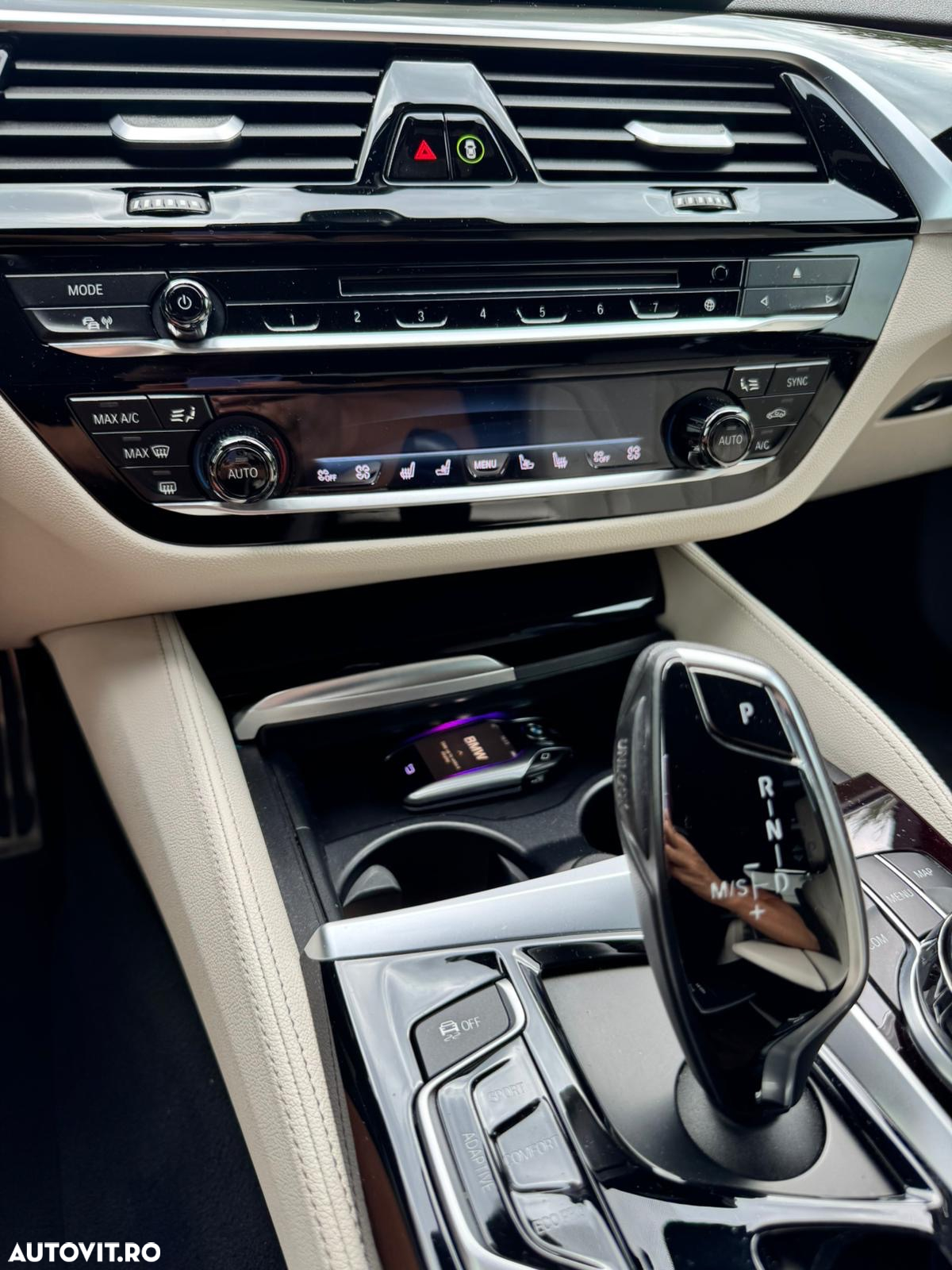 BMW Seria 5 550i xDrive - 28