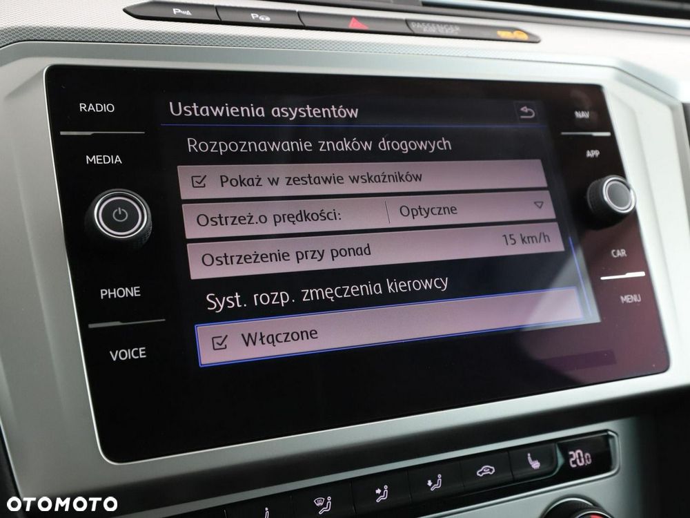 Volkswagen Passat Variant 2.0 TDI SCR DSG (BlueM Tech) Comfortline - 28