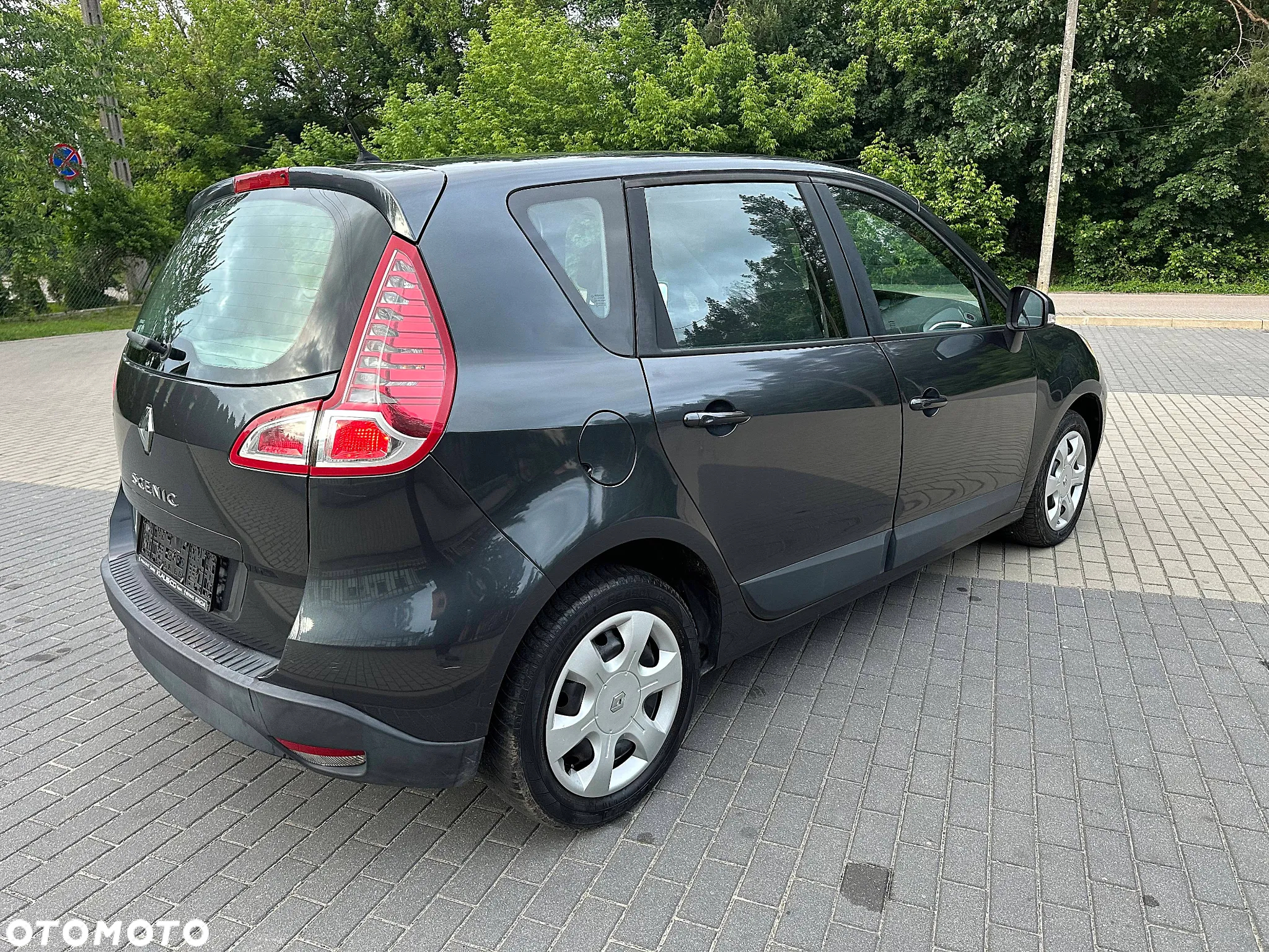 Renault Scenic 1.6 16V 110 Dynamique - 9
