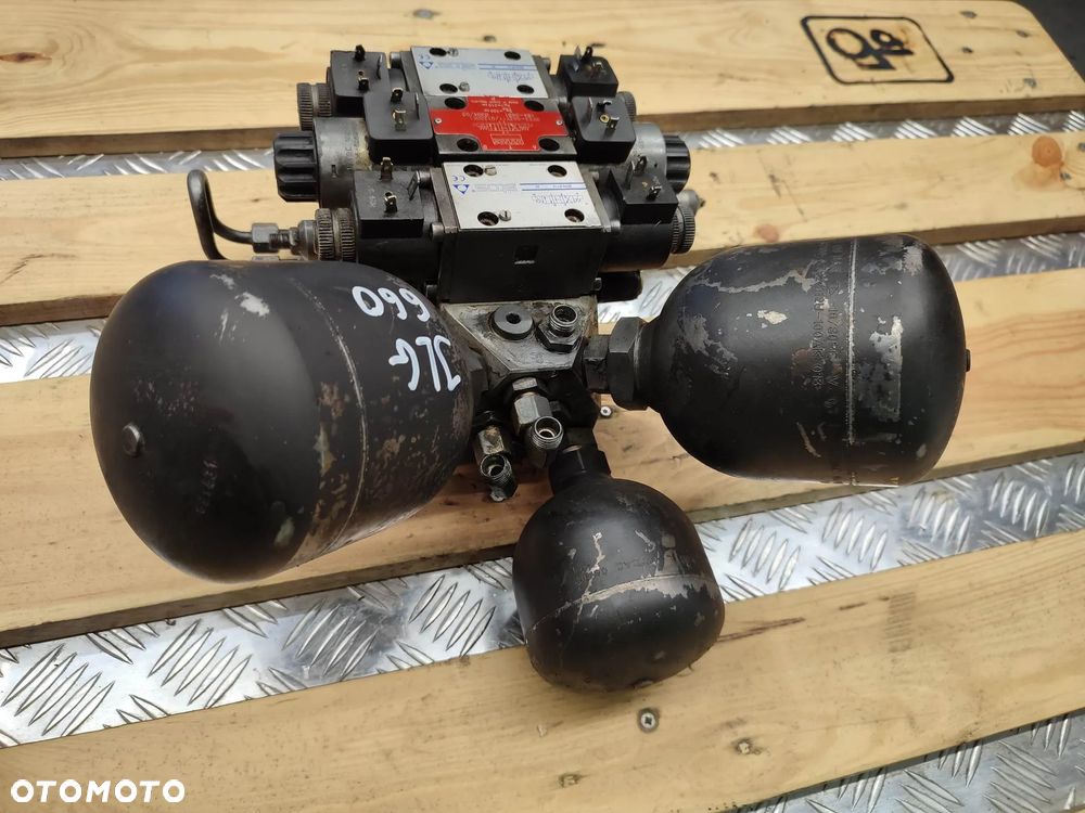 Blok hydrauliczny JLG 660 (RPE3-063Y1101200E1) - 8