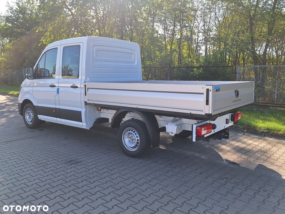 Volkswagen Crafter 35 Skrzyniowy z podwójną kabiną silnik: 2,0 l EU6 SCR 140 KM / skrzynia biegów: Przedni napęd manualna 6-biegowa rozstaw osi: 3640 mm - 11