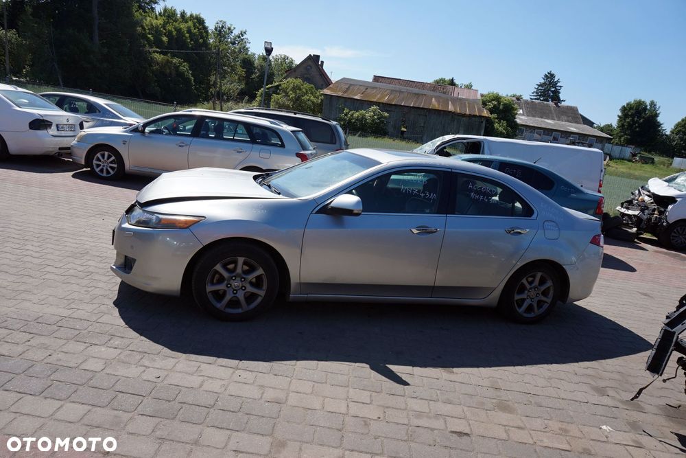 HONDA ACCORD VIII SEDAN 2008 NH743M 2.0 16V R20A3 156KM SREBRNY na części - 2