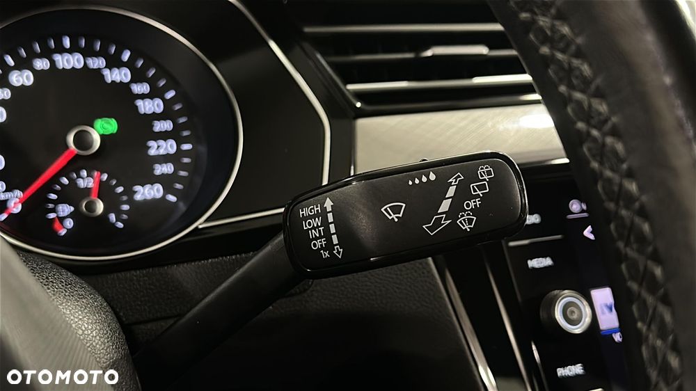 Volkswagen Passat - 25