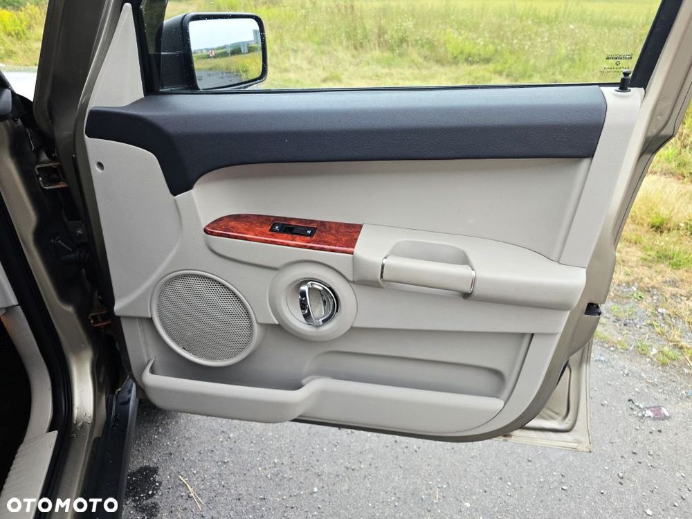 Jeep Commander 5.7 V8 HEMI Automatik Limited - 25
