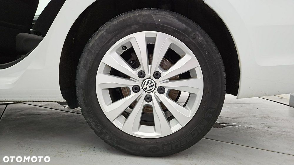 Volkswagen Golf - 25