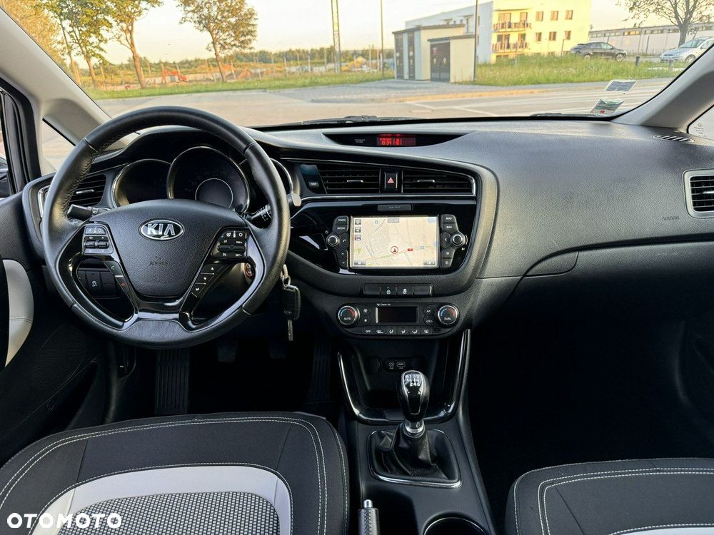 Kia Ceed 1.6 CRDi 136 ISG Platinum Edition - 22