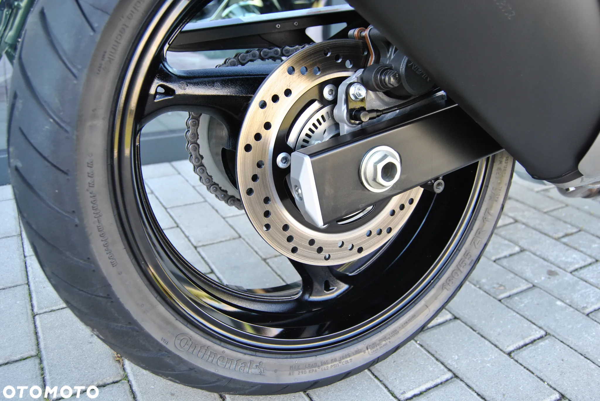 Suzuki GSR - 37