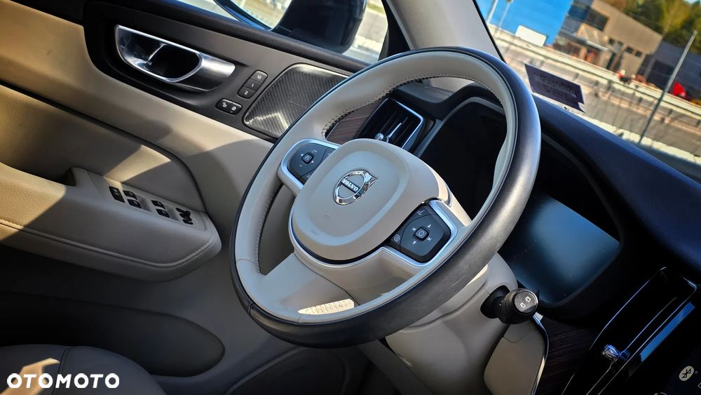 Volvo XC 60 T5 AWD Geartronic Momentum - 19