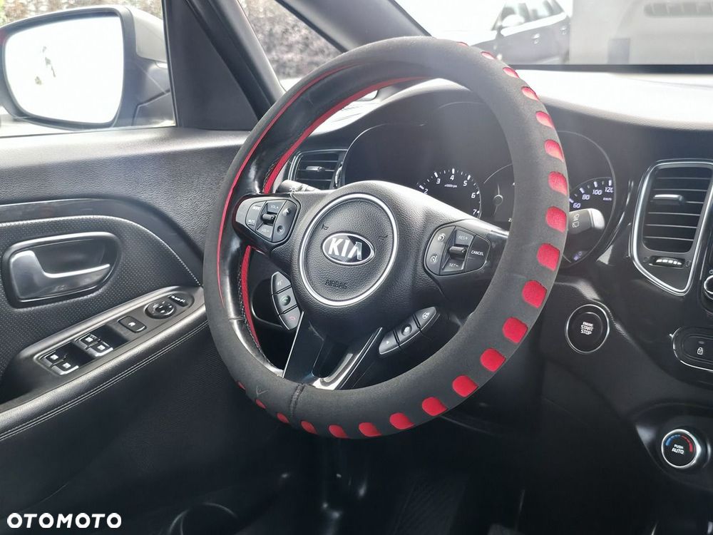 Kia Carens - 15