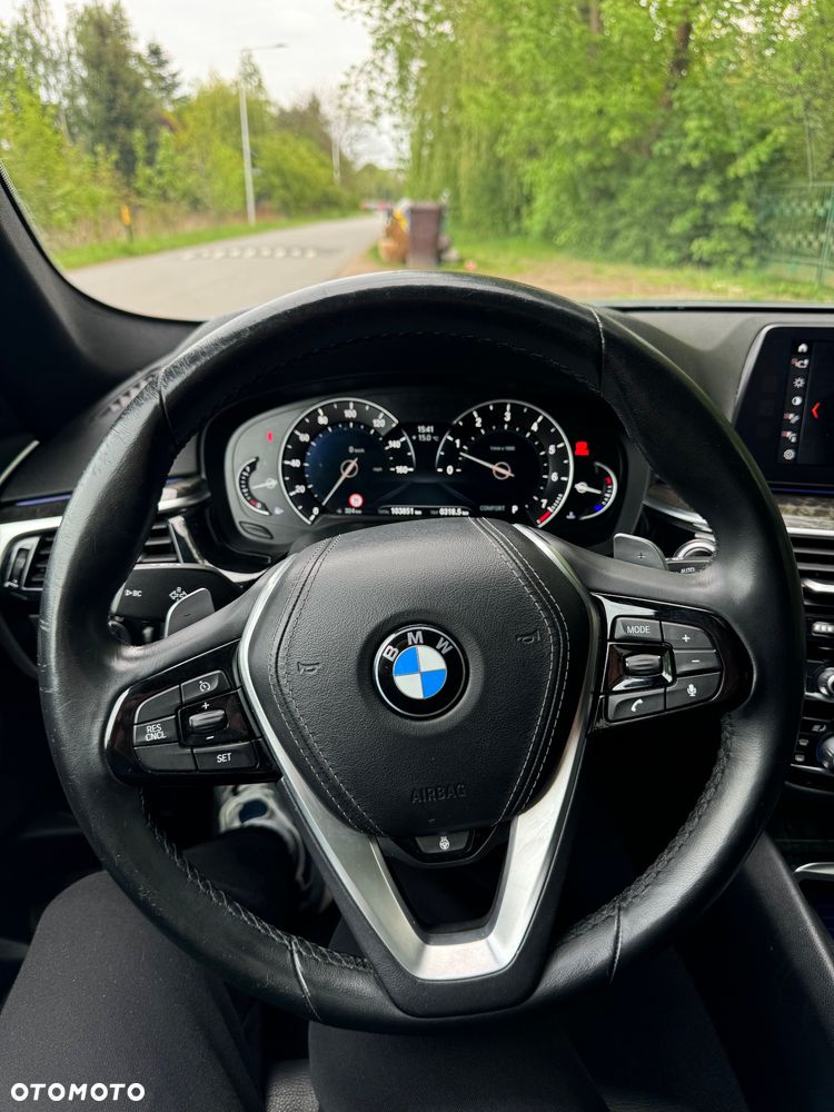 BMW Seria 5 530i xDrive Sport Line - 22