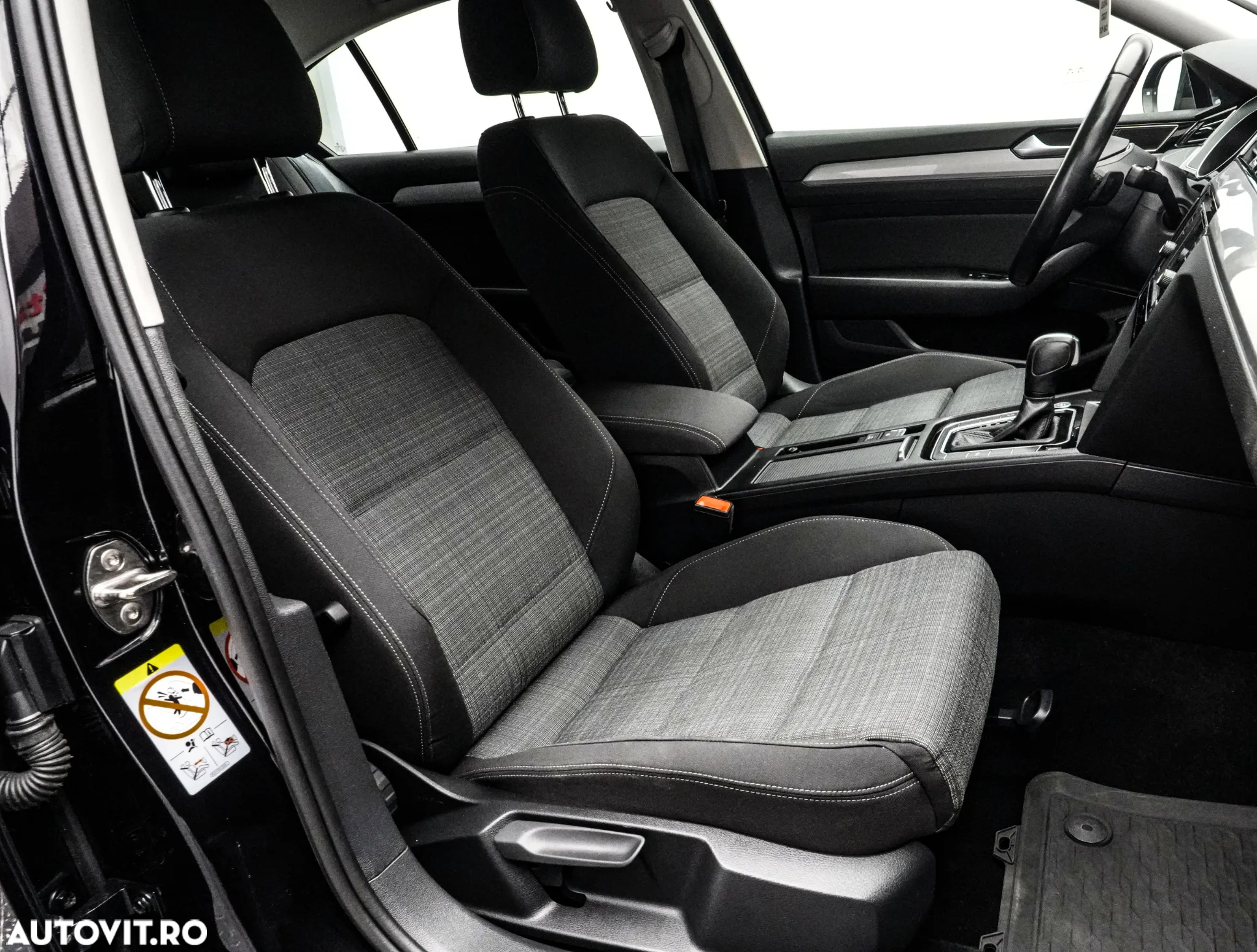 Volkswagen Passat 2.0 TDI DSG Comfortline - 12