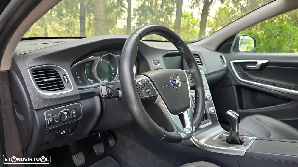Volvo V60 2.0 D3 Summum - 33