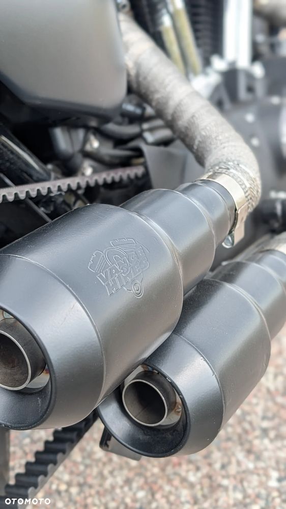 Harley-Davidson Sportster Iron 883 - 9