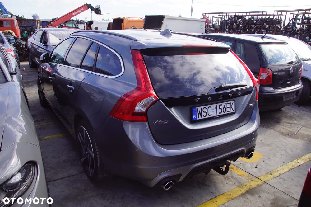 Auto na części - Volvo V60 I Lift R-Design 2.0 D2 120 KM D4204T8 M66 714 2015R Silnik Skrzynia Drzwi Szyba Lusterko Zderzak Klapa Lampa Sterownik Moduł Czujnik Deska Kokpit Licznik Wyświetlacz - 4
