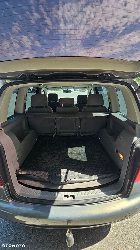 Volkswagen Touran 2.0 TDI Highline DSG - 4