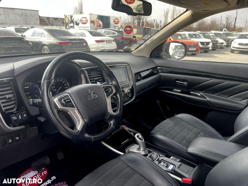 Mitsubishi Outlander - 5