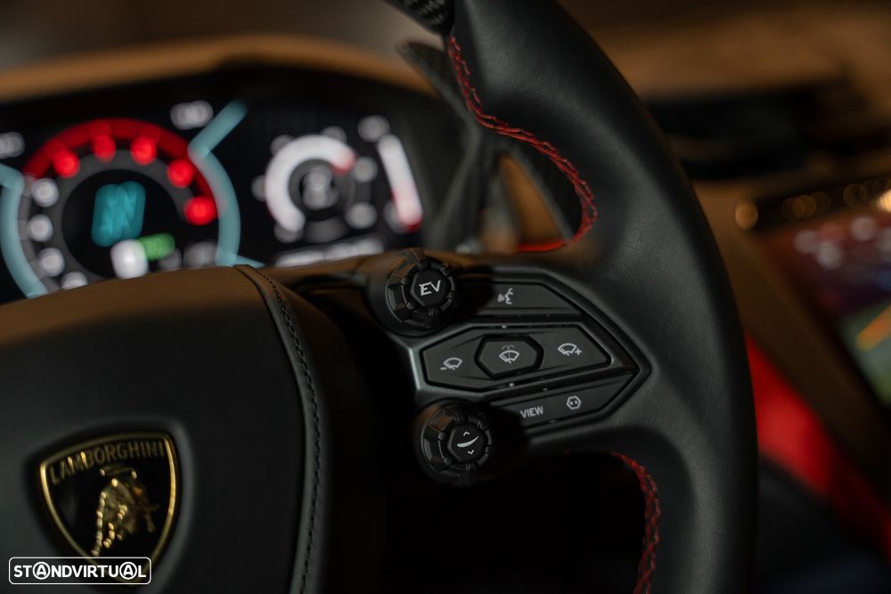 Lamborghini Revuelto 6.5 V12 - 34