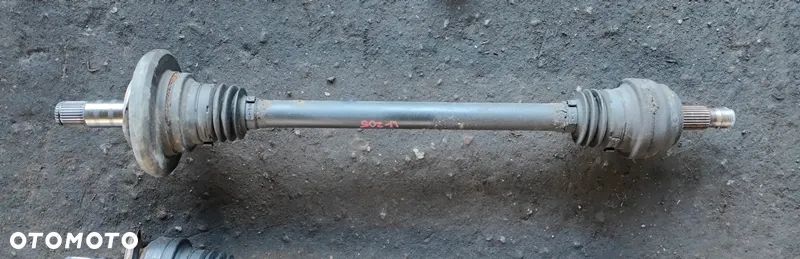 MERCEDES W205 1.6 CGI PÓŁOŚ TYŁ TYLNA