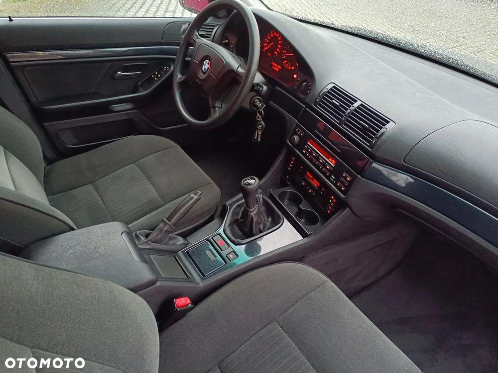 BMW Seria 5 523i - 28