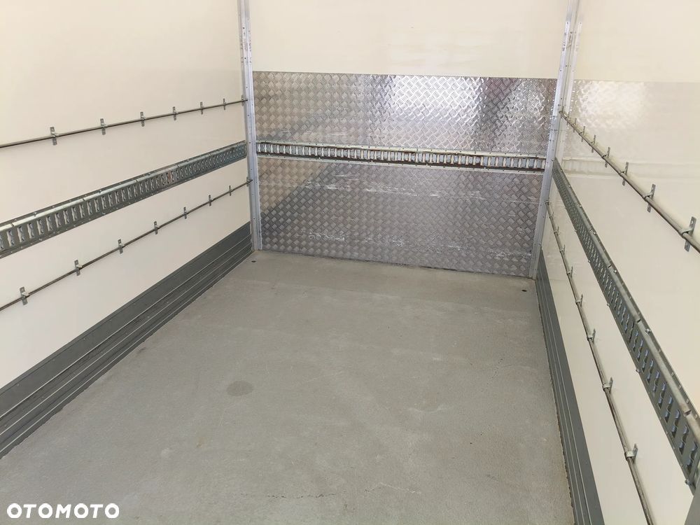 Iveco Daily 3,0 kontener z windą - 15