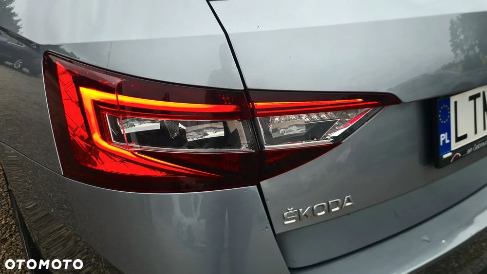 Skoda Superb 2.0 TDI Sportline DSG - 16