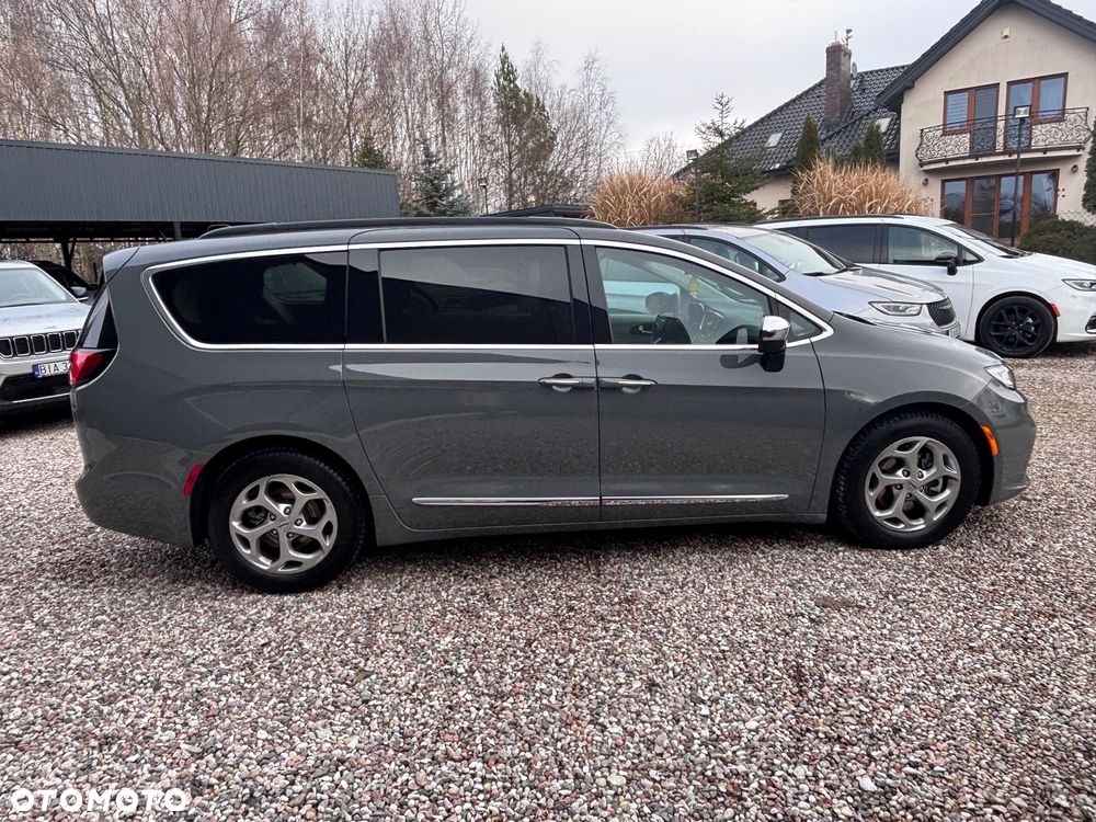 Chrysler Pacifica - 4