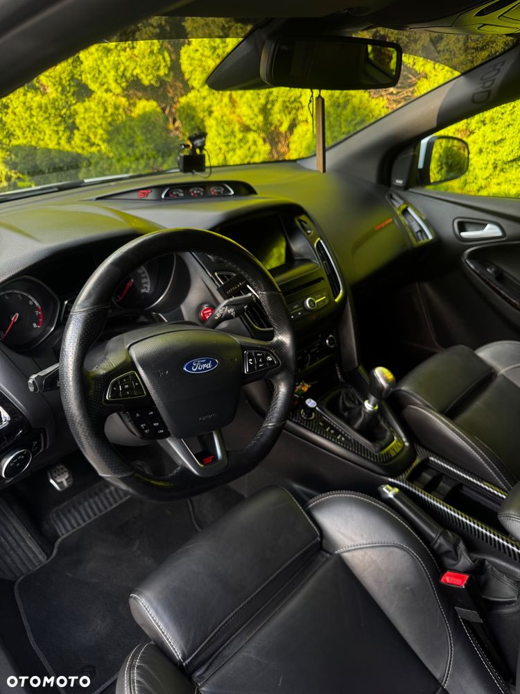 Ford Focus 2.0 EcoBoost ST - 10