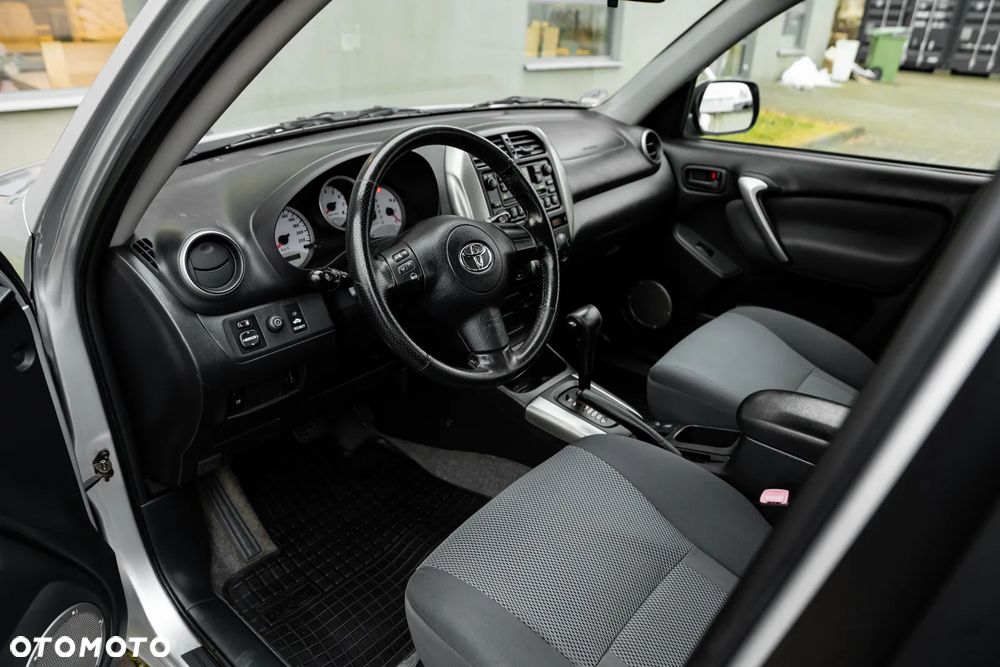 Toyota RAV4 2.0 VVT-i 4x4 - 13