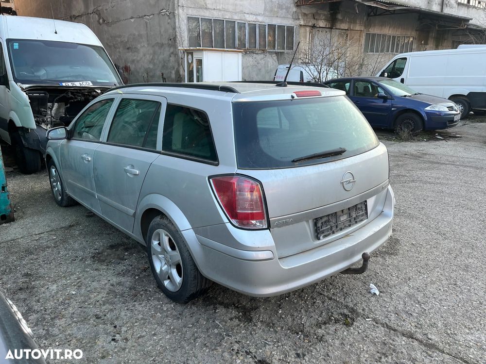 Dezmembrez Opel Astra H break gri argintiu Z157 1,9 CDTI - 4