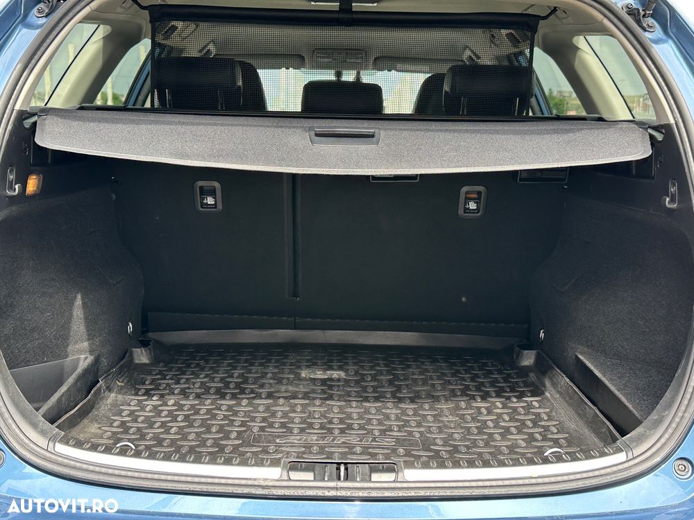 Toyota Auris 1.8 L VVT-i Hybrid Sol - 17