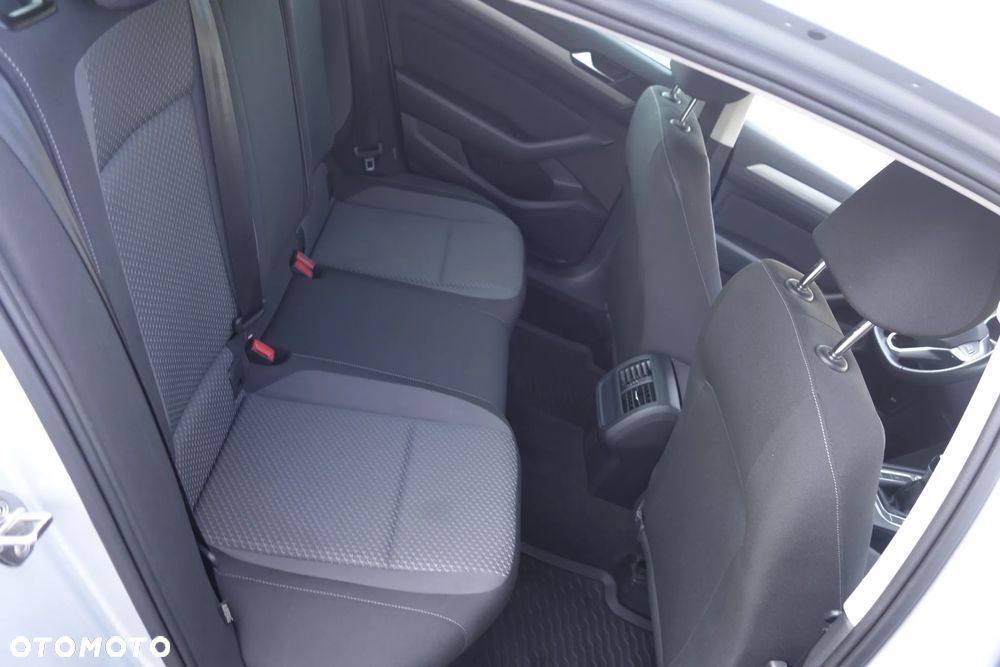 Volkswagen Passat 2.0 TDI EVO Business - 9
