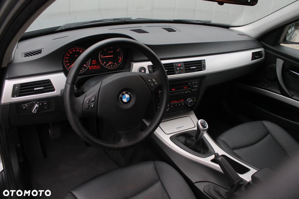 BMW Seria 3 318d DPF Edition Exclusive - 25