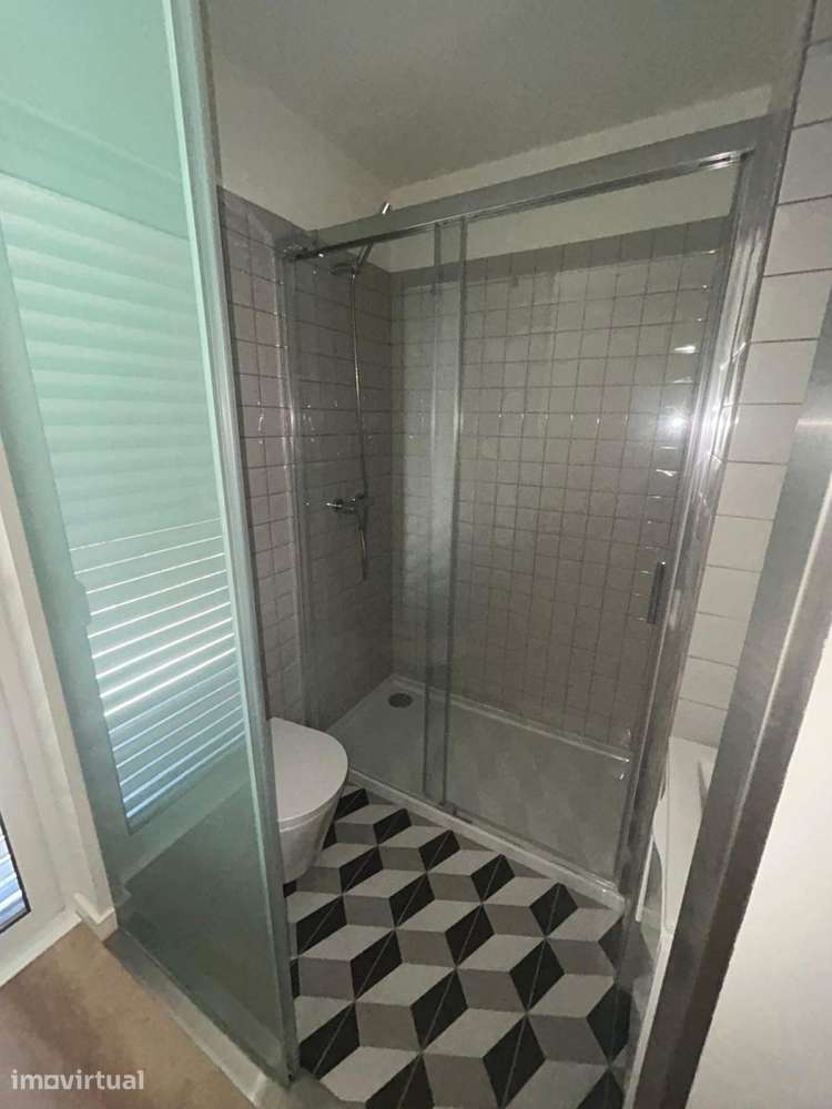 Apartamento T1+1 Duplex a 300 metros da Estação do Metro da Trindade - Grande imagem: 4/9