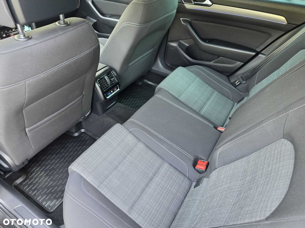 Volkswagen Passat - 7